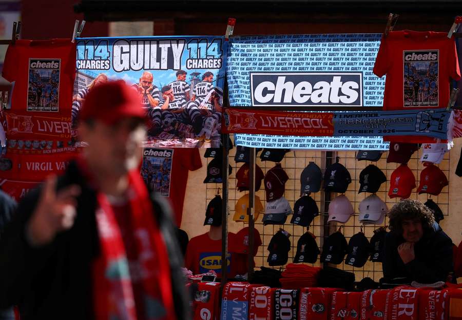 Os arredores de Anfield foram tomados por protestos