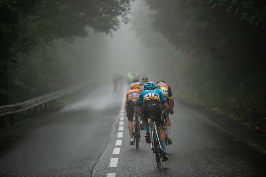 Během druhého dne Czech Tour počasí závodníkům opravdu nepřálo.