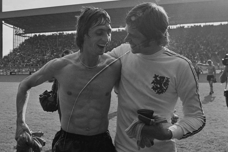 Jongbloed (po prawej) obok Cruyffa (po lewej) Jongbloed (po prawej) obok Cruyffa (po lewej)