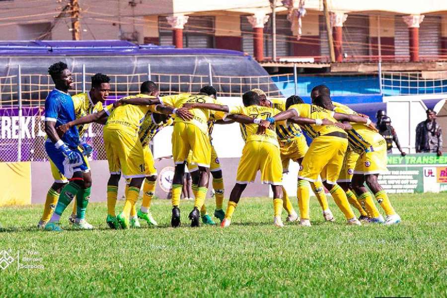 Berekum Chelsea huddle ahead of match in Ghana Premier League