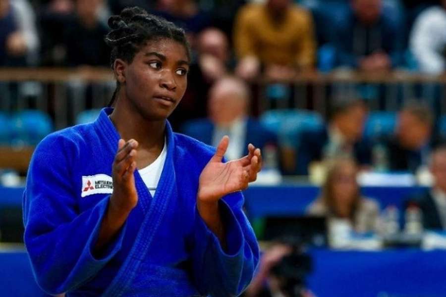 Taís Pina perdeu nos oitavos de final com Shiho Tanaka