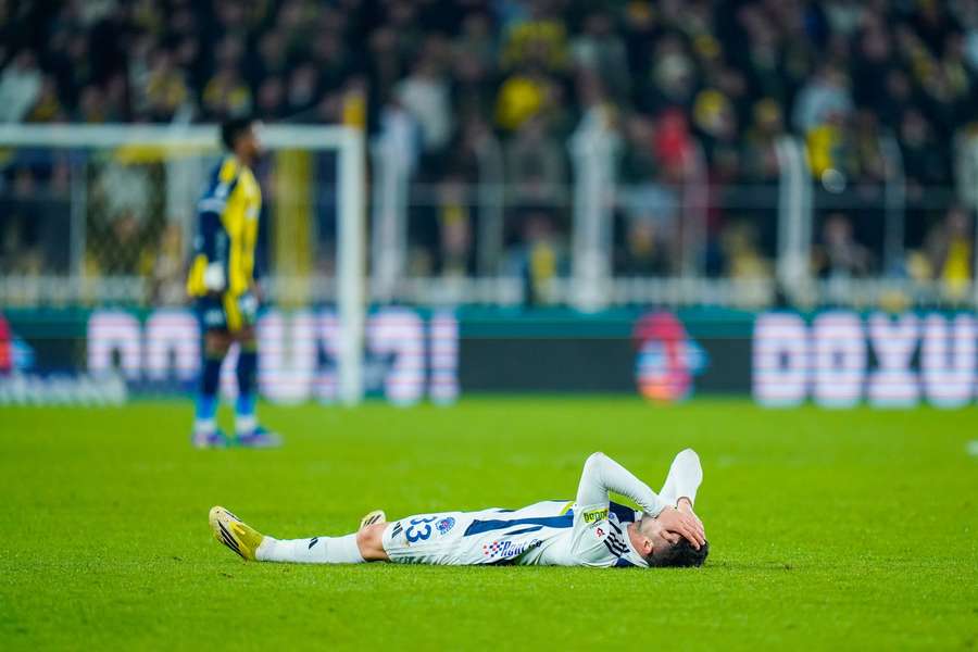 FIFA vrea ca jucătorii accidentați să rămână pe marginea terenului timp de un minut