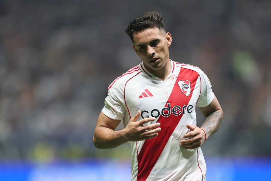 Enzo Díaz durante jogo da Copa Libertadores da América