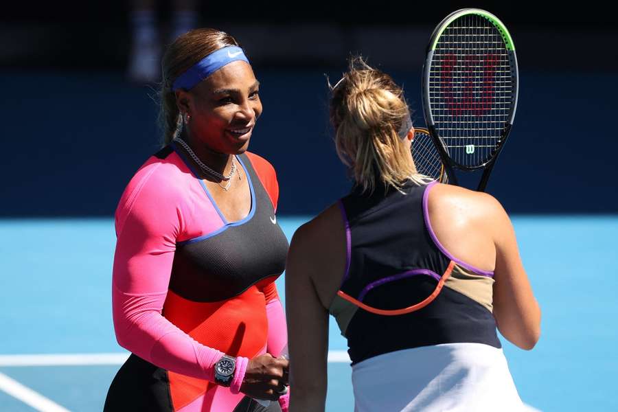 Serena Williams și Aryna Sabalenka, după victoria obținută de americancă în optimile Australian Open, 2021 Serena Williams și Aryna Sabalenka, după victoria obținută de americancă în optimile Australian Open, 2021
