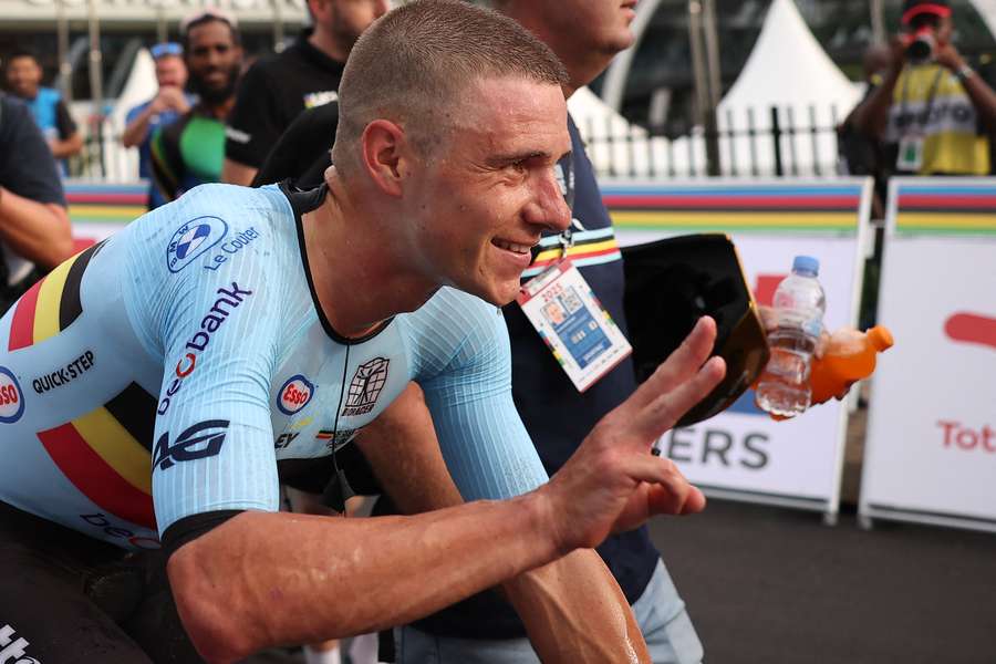 Remco Evenepoel im Ziel.