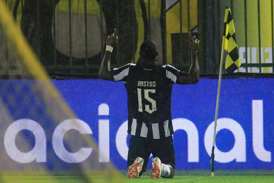 Angolano Bastos marcou seu primeiro gol pelo Botafogo