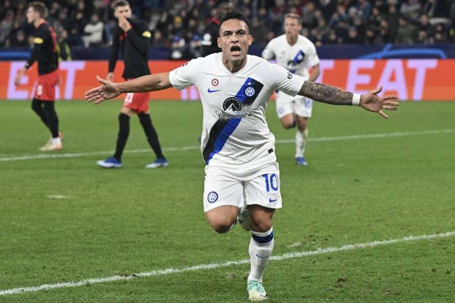 Martinez nets late penalty to see Inter squeeze past RB Salzburg