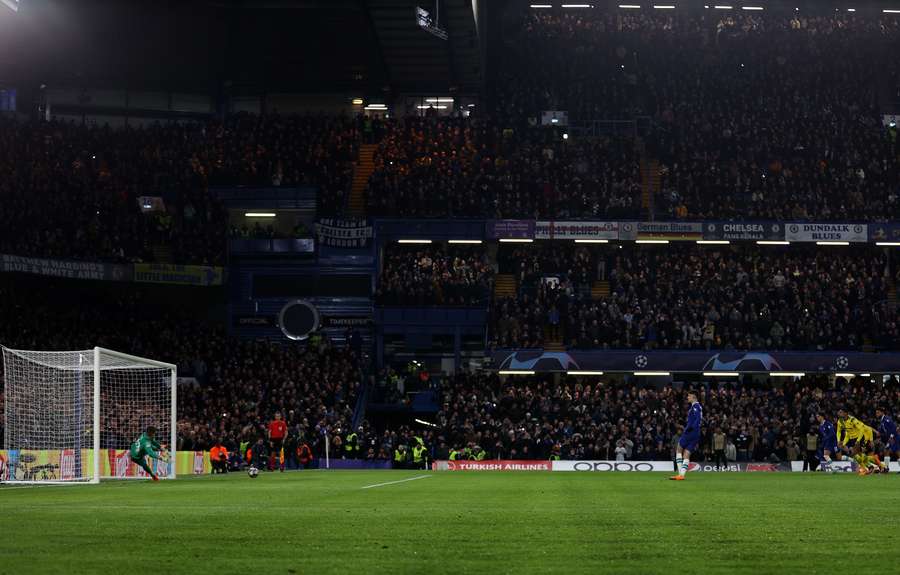 Kai Havertz scores Chelsea's second goal from the penalty spot