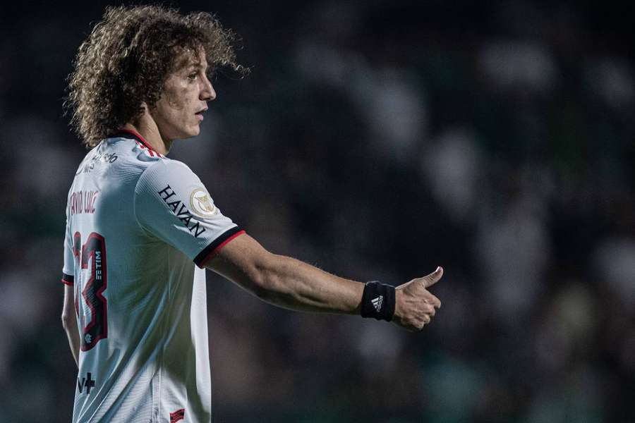 Flamengo oficializa renovação de David Luiz até o fim de 2023