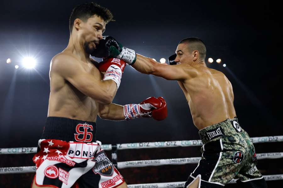 Tim Tszyu, da Áustralia, contra Joey Spencer, dos Estados Unidos