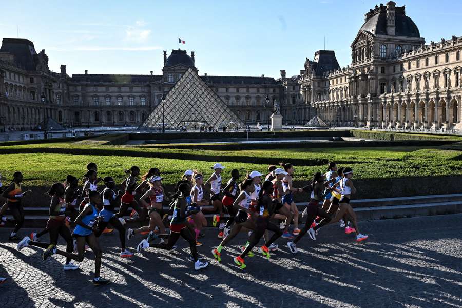 El Maratón de los Juegos pasó por delante del Louvre