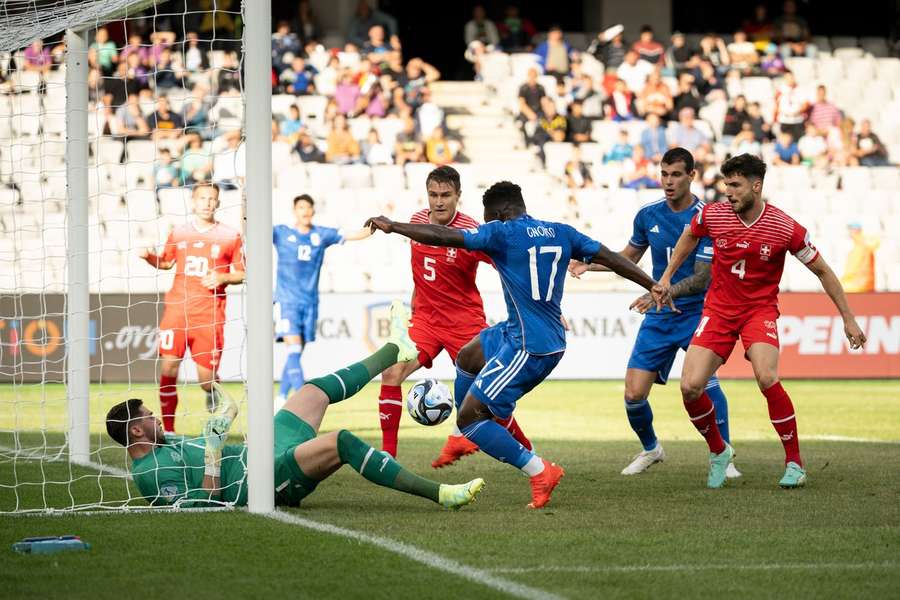 Gnonto assinou o 2-0 para a Itália logo aos 11 minutos