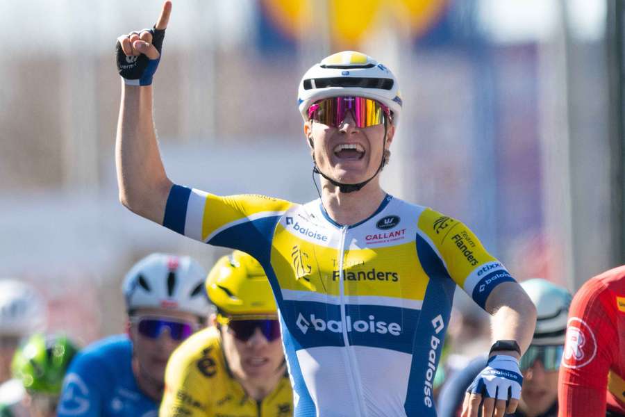 Crabbe sorprende en Pozoblanco, en la penúltima etapa de la Vuelta a Andalucía Ruta del Sol
