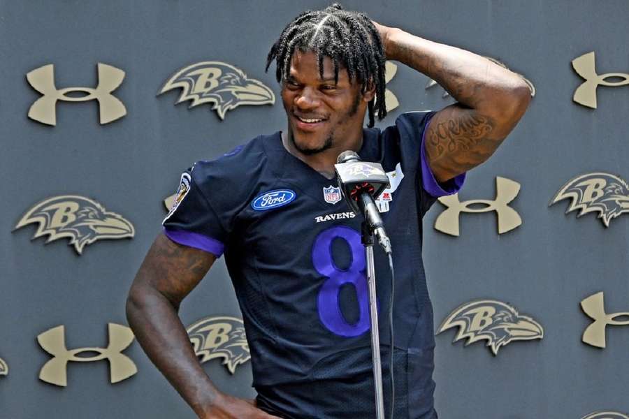 Lamar Jackson speelt de komende vijf NFL-seizoenen voor de Baltimore Ravens