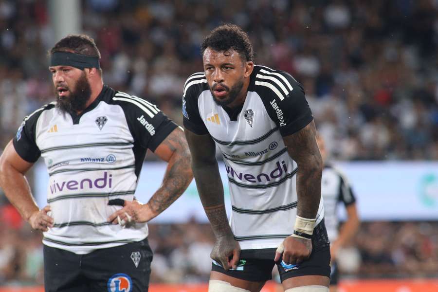 Courtney Lawes (R) is to leave Brive at the end of the season