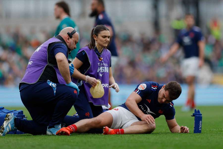Dupont receiving medical attention
