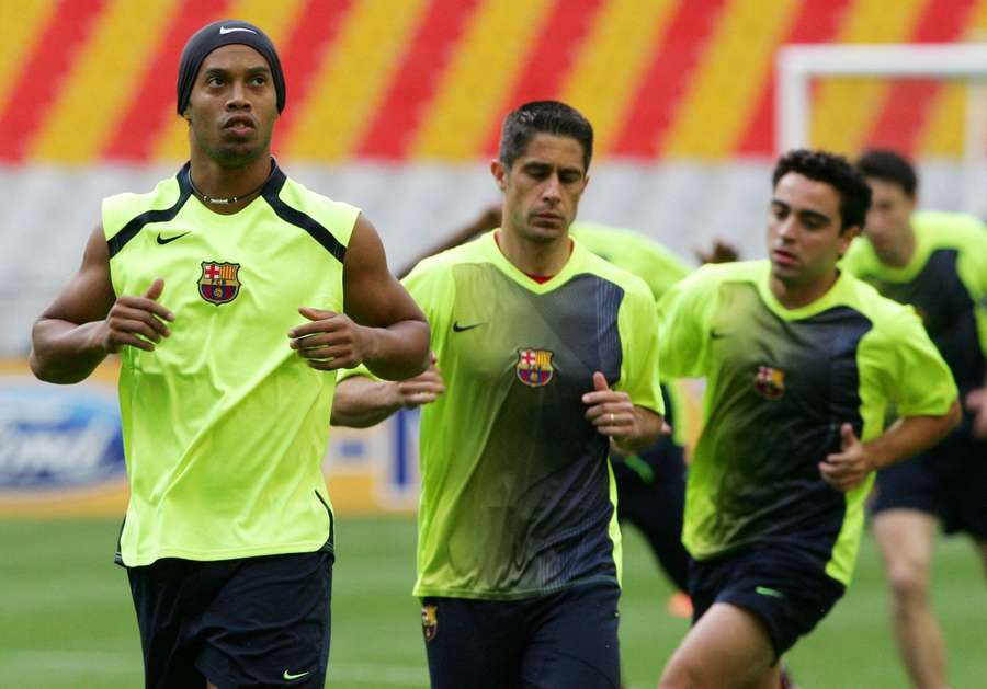 Ronaldinho, Sylvinho and Xavi in training. Ronaldinho, Sylvinho and Xavi in training.