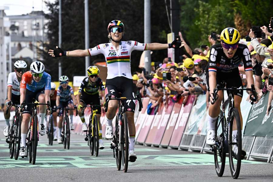 Kimberley Le Court Pienaar celebrates after winning 