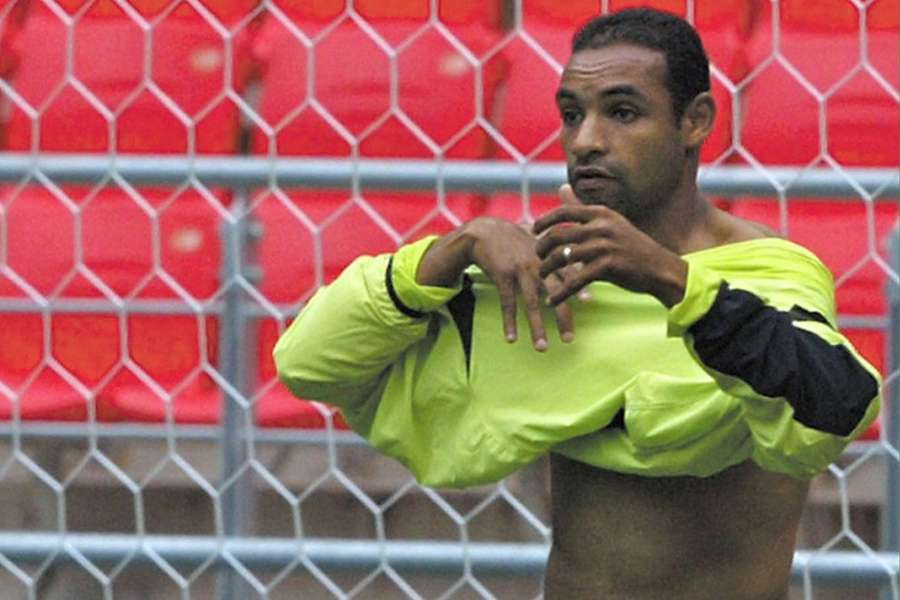 Emerson foi cortado na véspera da estreia do Brasil em 2002