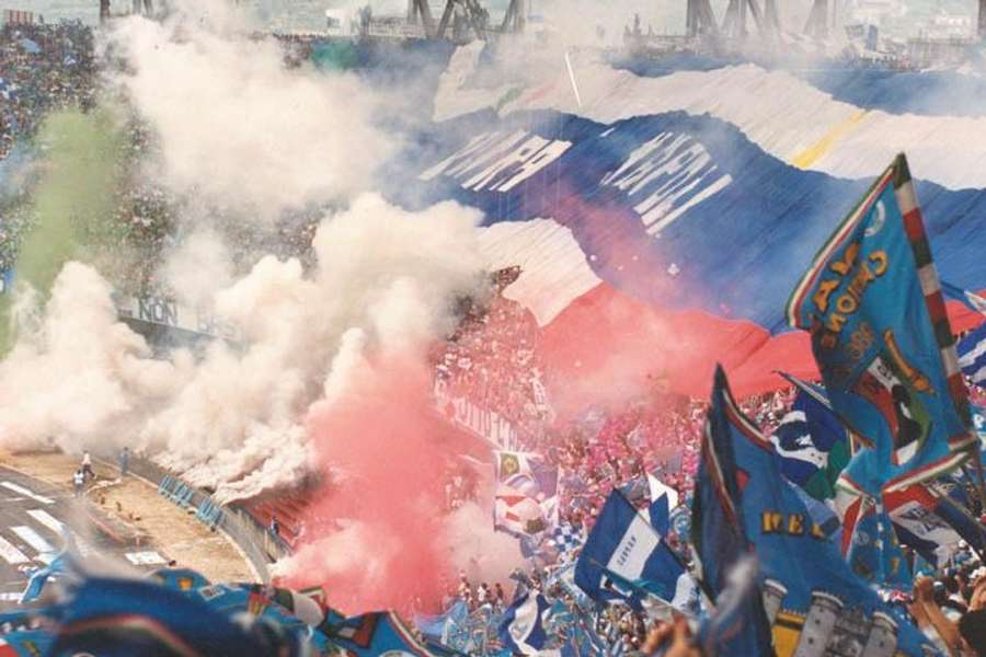 La curva quando il Maradona era ancora San Paolo
