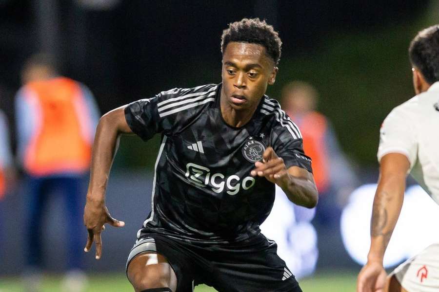 Jayden Banel staat voor het eerst in de basis bij Ajax