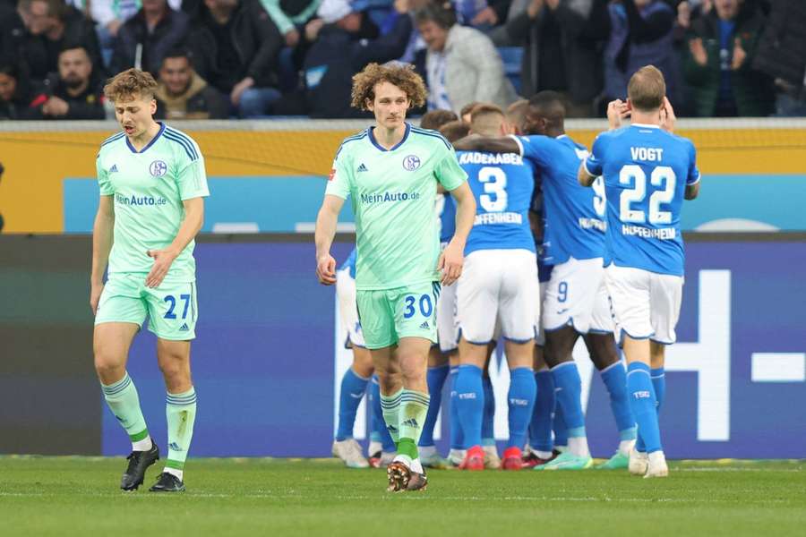 Alex Král z Schalke přispěl vlastním gólem k výhře Hoffenheimu Pavla Kadeřábka 2:0.