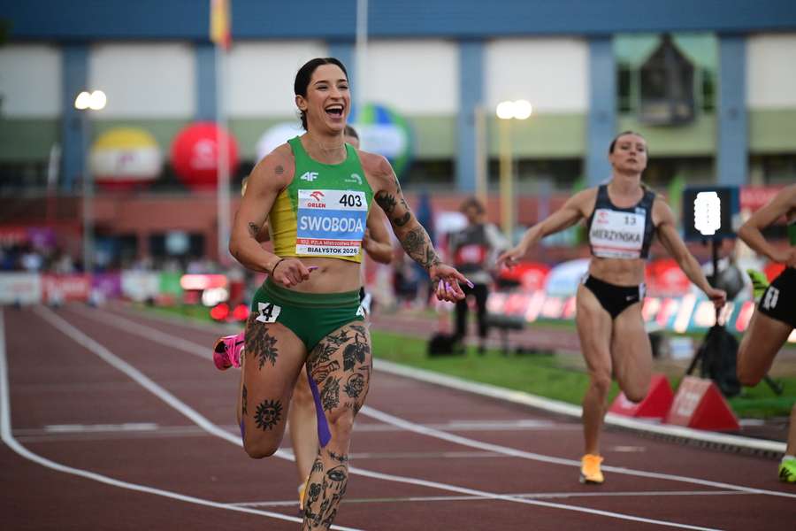 Ewa Swoboda (L) w biegu finałowym na 100 m, podczas lekkoatletycznych mistrzostw Polski w Białymstoku. Ewa Swoboda (L) w biegu finałowym na 100 m, podczas lekkoatletycznych mistrzostw Polski w Białymstoku.