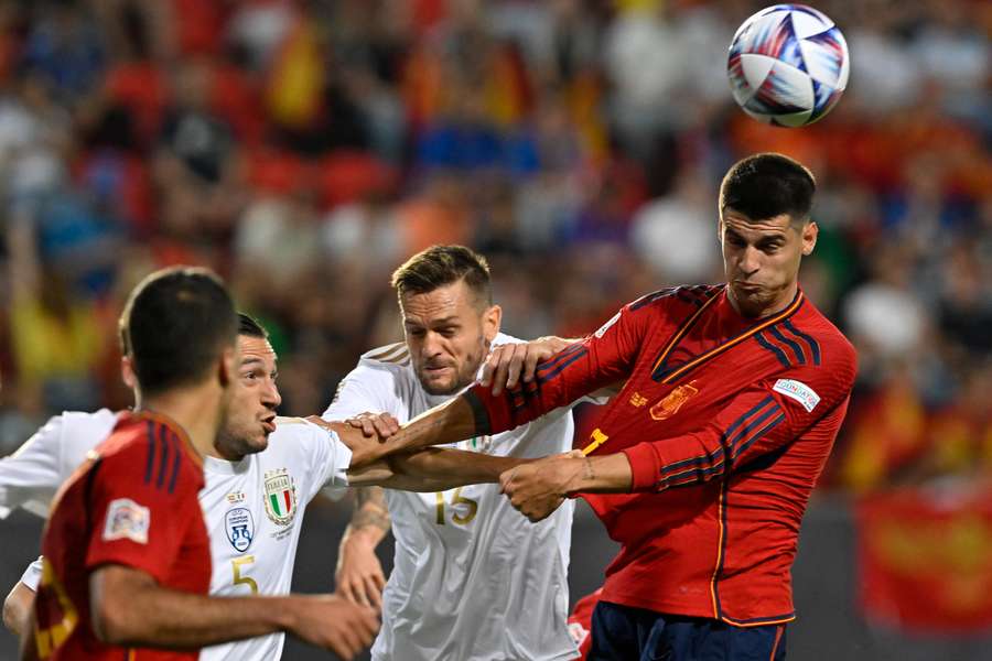 Jogadores da Espanha superam o cansaço para vencer a Liga das Nações contra  a Croácia