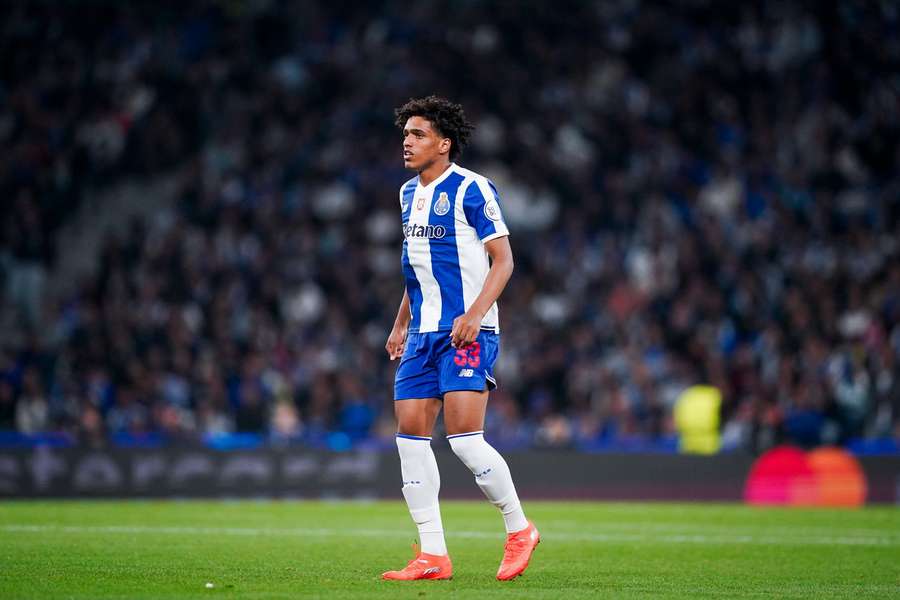 Souza já jogou oficialmente pelos azuis e brancos Souza já jogou oficialmente pelos azuis e brancos