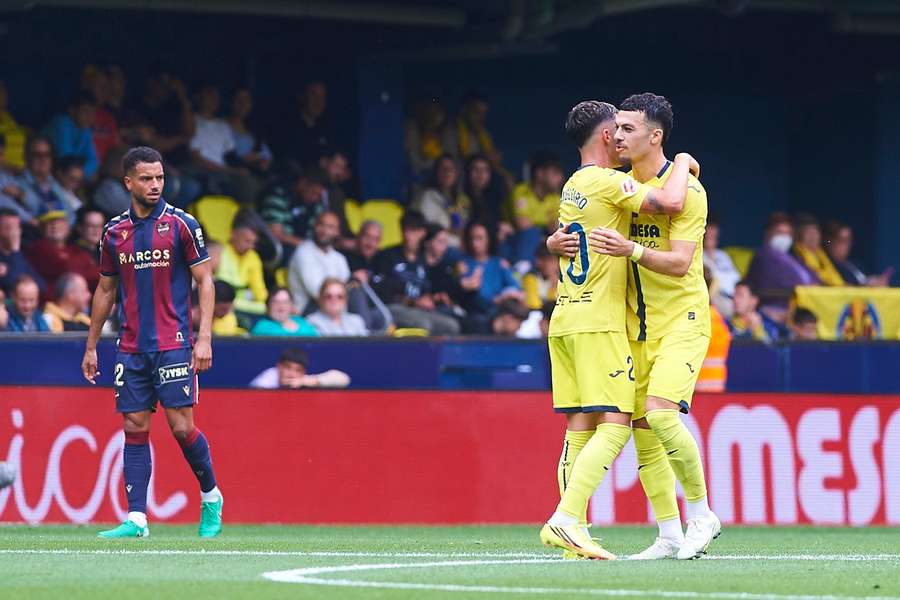  Mikautadze celebra con Moleiro