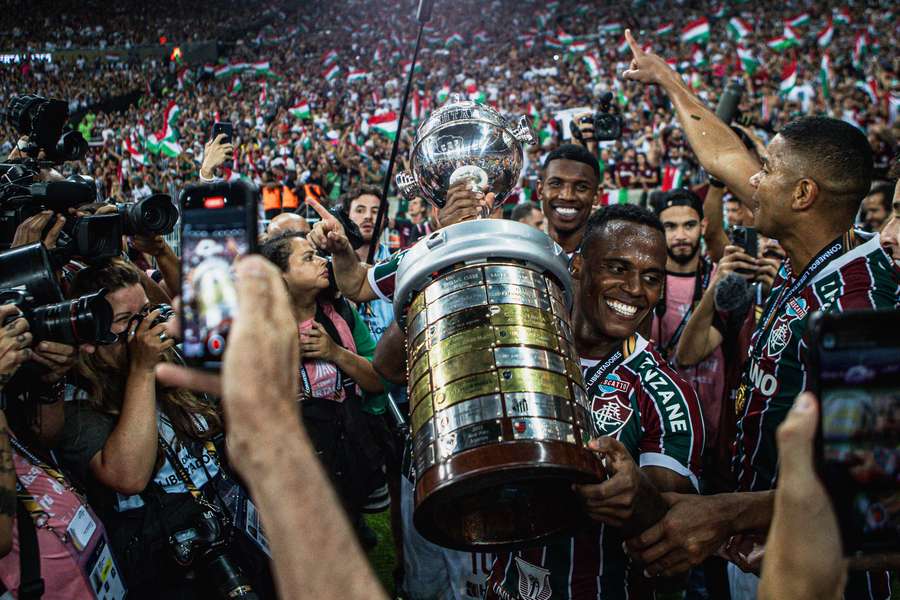 Arias, con el trofeo de la Libertadores.
