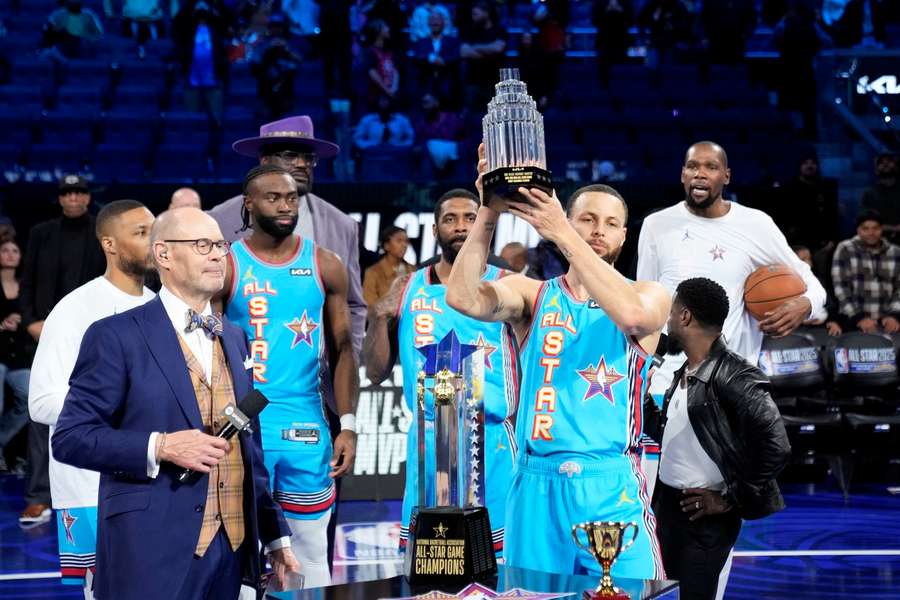 Stephen Curry byl vyhlášen nejužitečnějším hráčem Utkání hvězd.