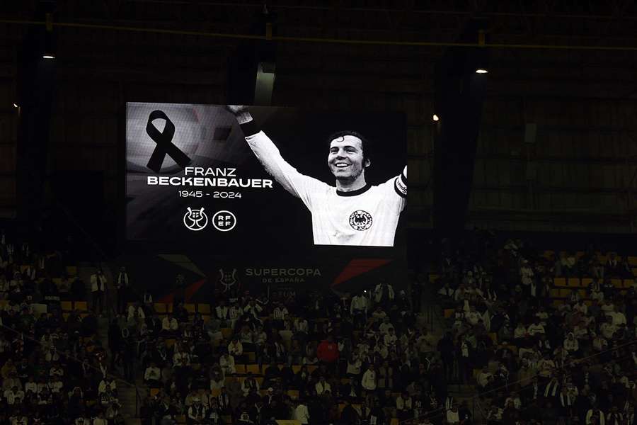Franz Beckenbauer foi homenageado no Estádio KSU