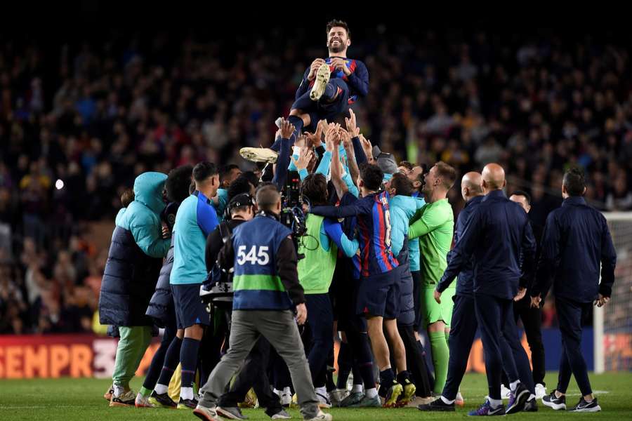 Barcelona wygrywa z UD Almerią, pożegnanie Gerarda Pique