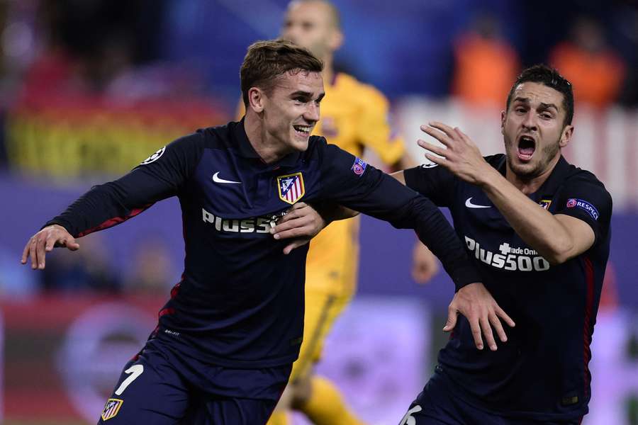 Antoine Griezmann et Koke célèbrent un but lors du quart de finale retour de Ligue des champions entre l’Atlético Madrid et le FC Barcelone, le 13 avril 2016 au stade Vicente Calderón.