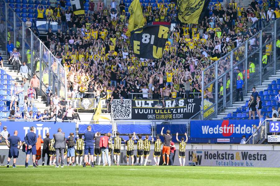 Vitessesupporters in Heerenveen