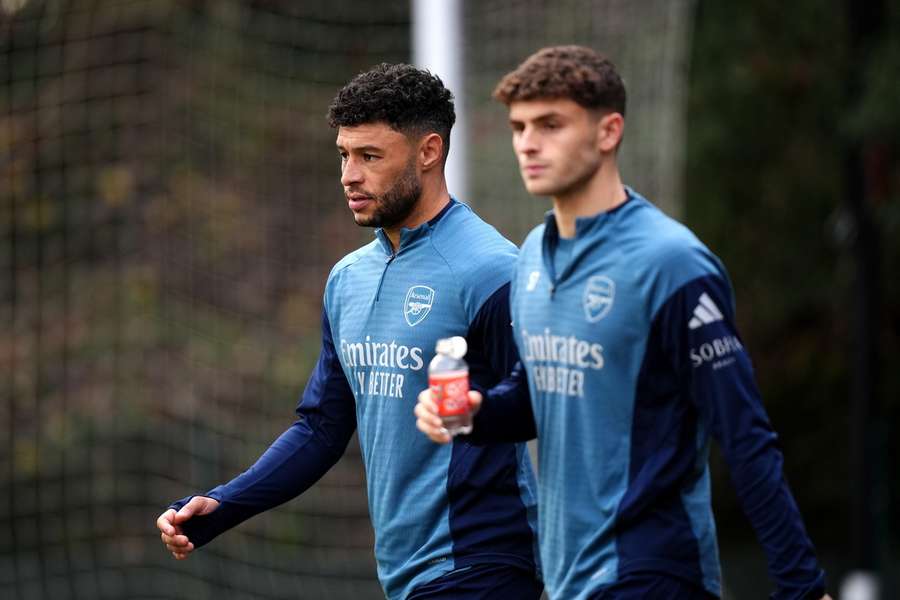 Oxlade-Chamberlain tem estado a treinar no Arsenal Oxlade-Chamberlain tem estado a treinar no Arsenal