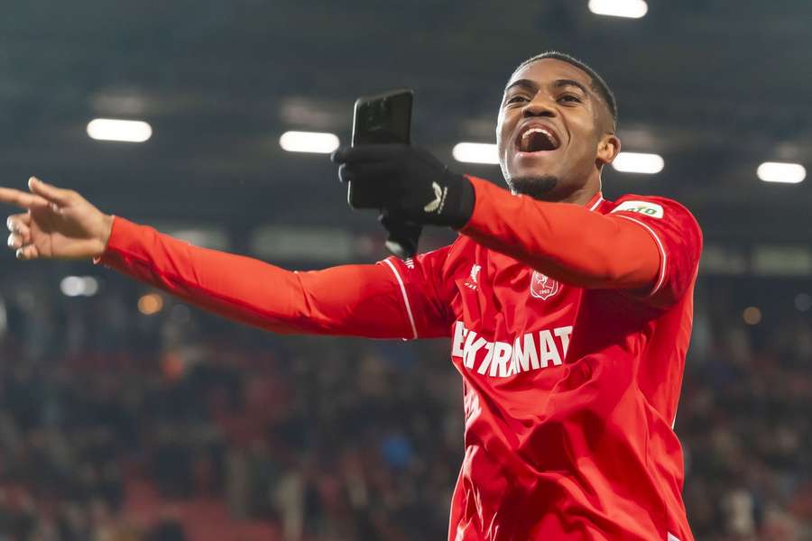 Myron Boadu was direct trefzeker bij zijn debuut voor FC Twente