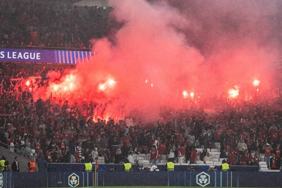 Supporters tijdens het duel tussen Benfica en Atletico Madrid