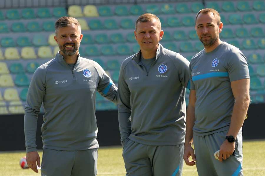 Goljan (vľavo) je súčasťou trénerského tímu. Goljan (vľavo) je súčasťou trénerského tímu.