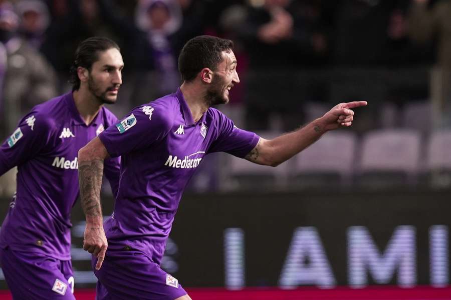 Danilo Cataldi esulta per il gol segnato al Cagliari 
