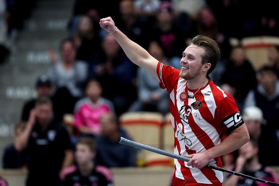 Oskar Weissbach se stal florbalovou superstar.