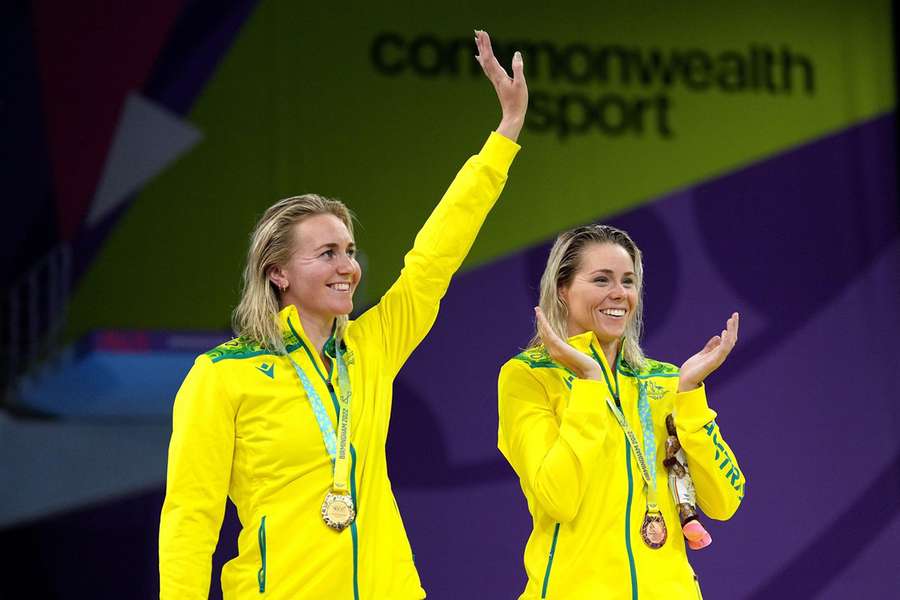 Ariarne Titmus (L) with the gold medal and Kiah Melverton with the bronze after the Women's 400m Freestyle Final at the 2022 Commonwealth Games