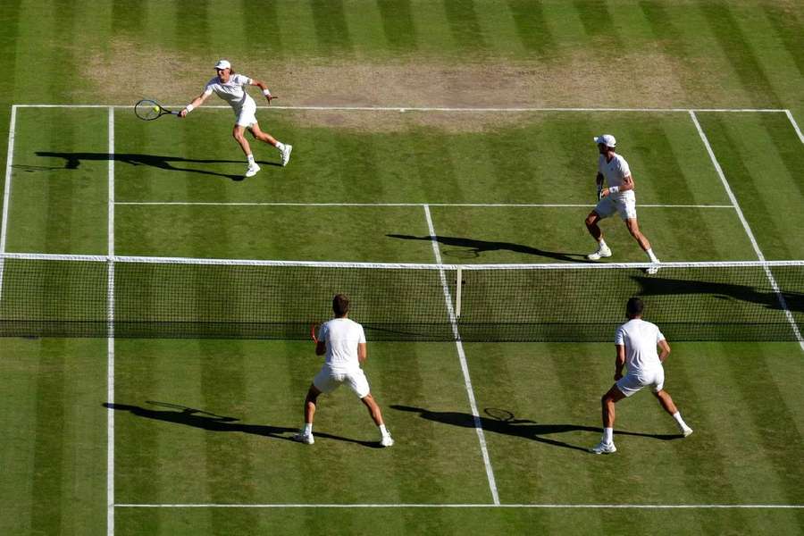 Wimbledon scurtează la trei seturi proba de dublu masculin