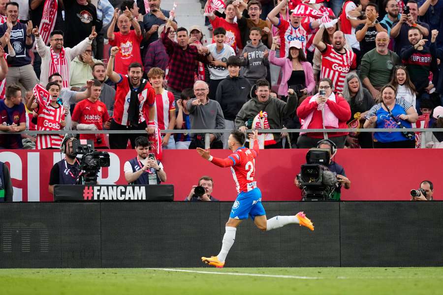 Portu celebra su primer gol en el derbi catalán