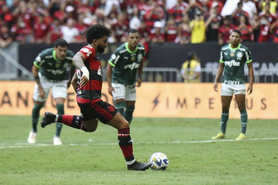 Gabigol negocia renovação com o Flamengo