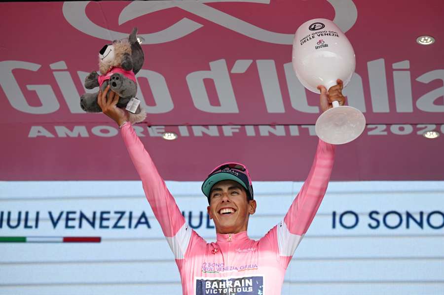 Mais um dia de Afonso Eulálio com a camisola rosa Mais um dia de Afonso Eulálio com a camisola rosa