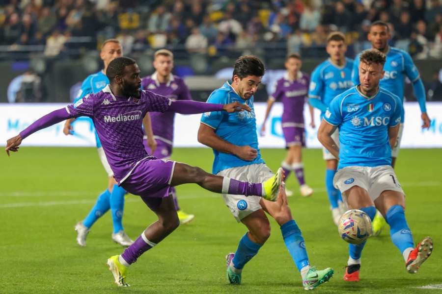 Fiorentina v semifinále Italského superpoháru prohrála s Neapolí 0:3.
