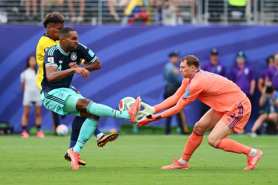Neuer (r.) blieb auch im dritten WM-Spiel nicht ohne Gegentor