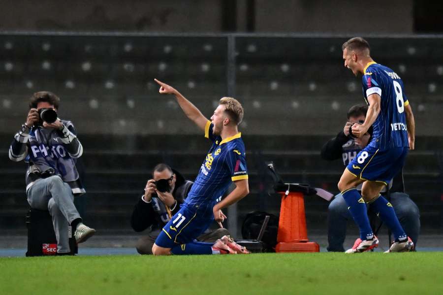 Verona celebrate winning goal 